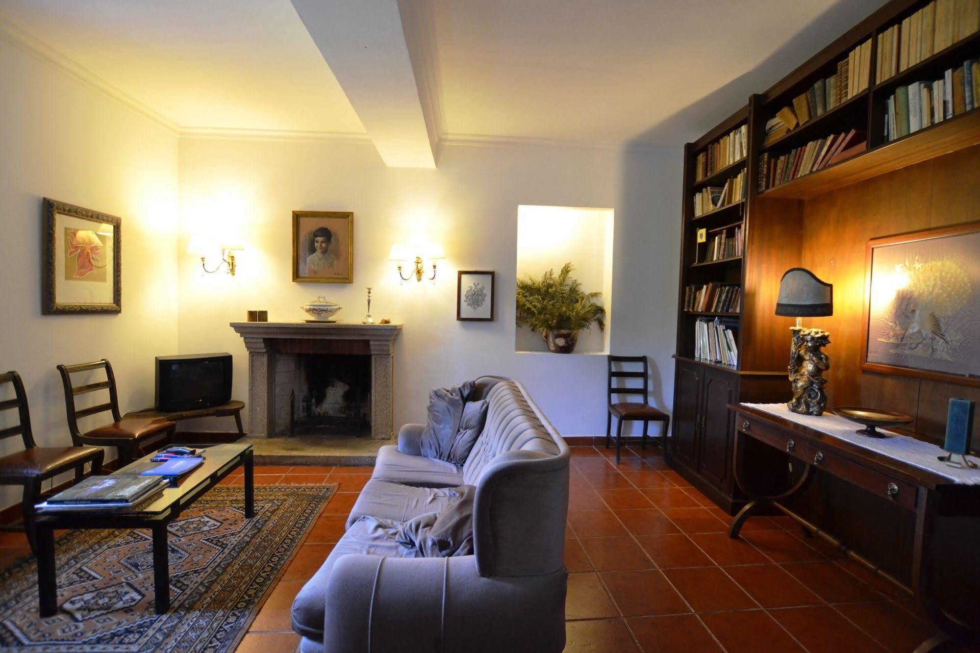 Casa Dos Assentos De Quintiaes Bed & Breakfast Barcelos Exterior photo